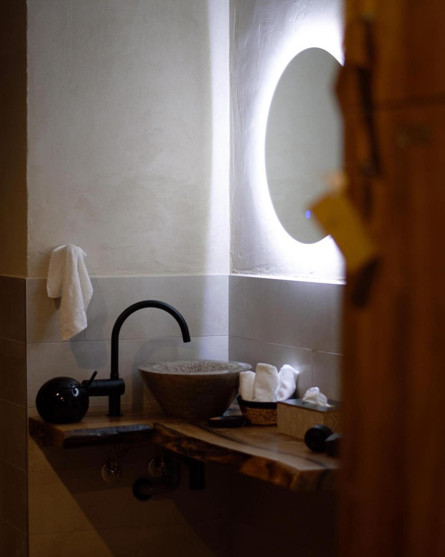 H85 Hotel Chatte Екстериор снимка